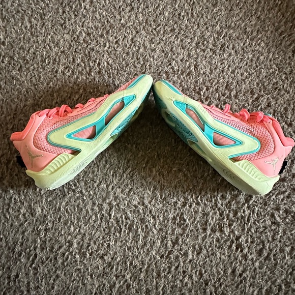 Used Jordan 1 PF “Pink Lemonade” size 7. - Picture 2 of 6